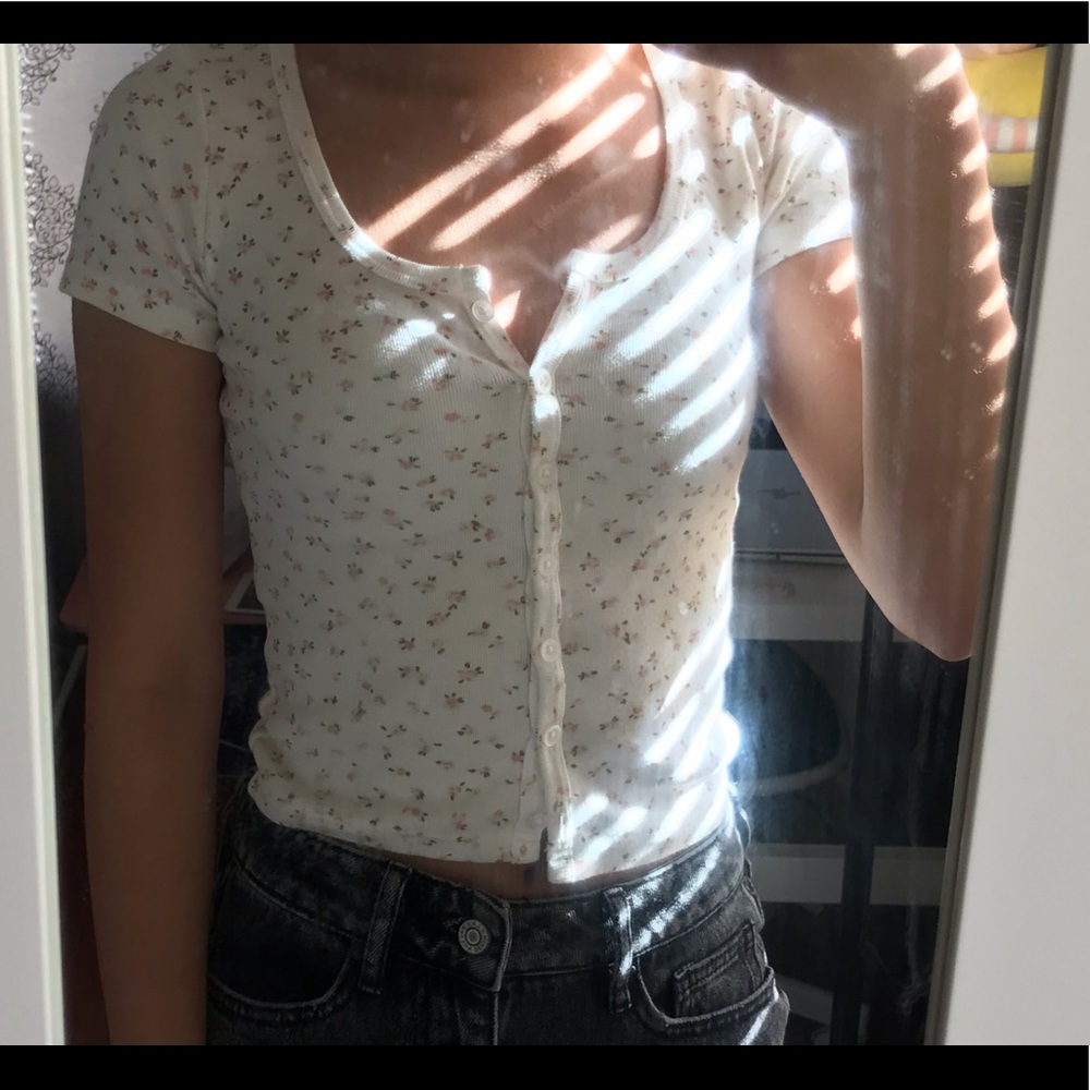 Brandy Melville Zelly Floral Top